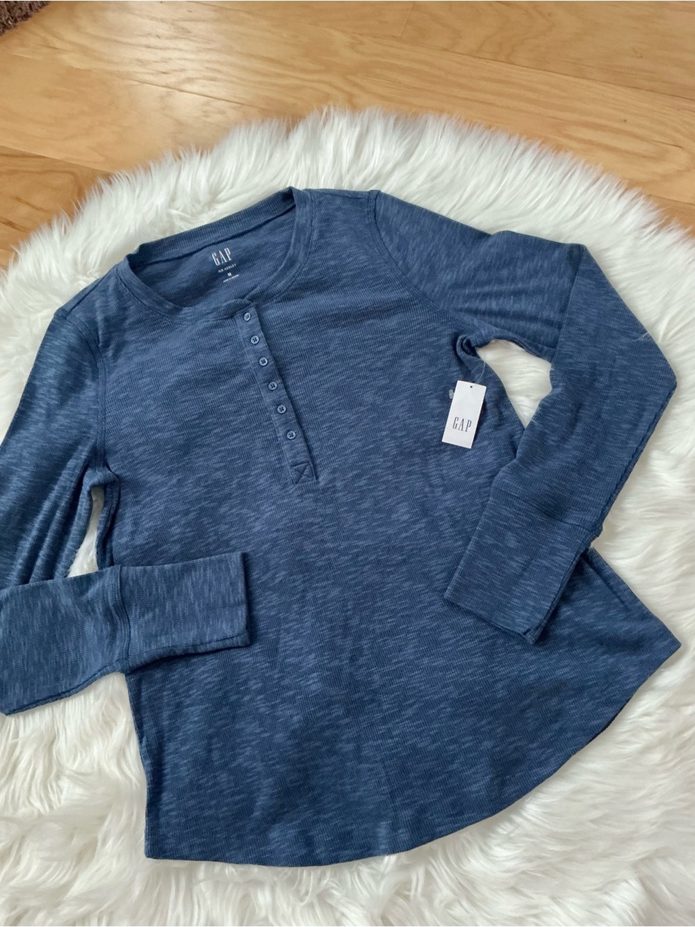 GAP Women's Long-Sleeve Ribbed Henley Tee in Blue Heather Size Medium